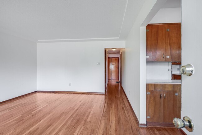 Building Photo - Charming 3 bed, 1.5 bath rental home in SE Portland!