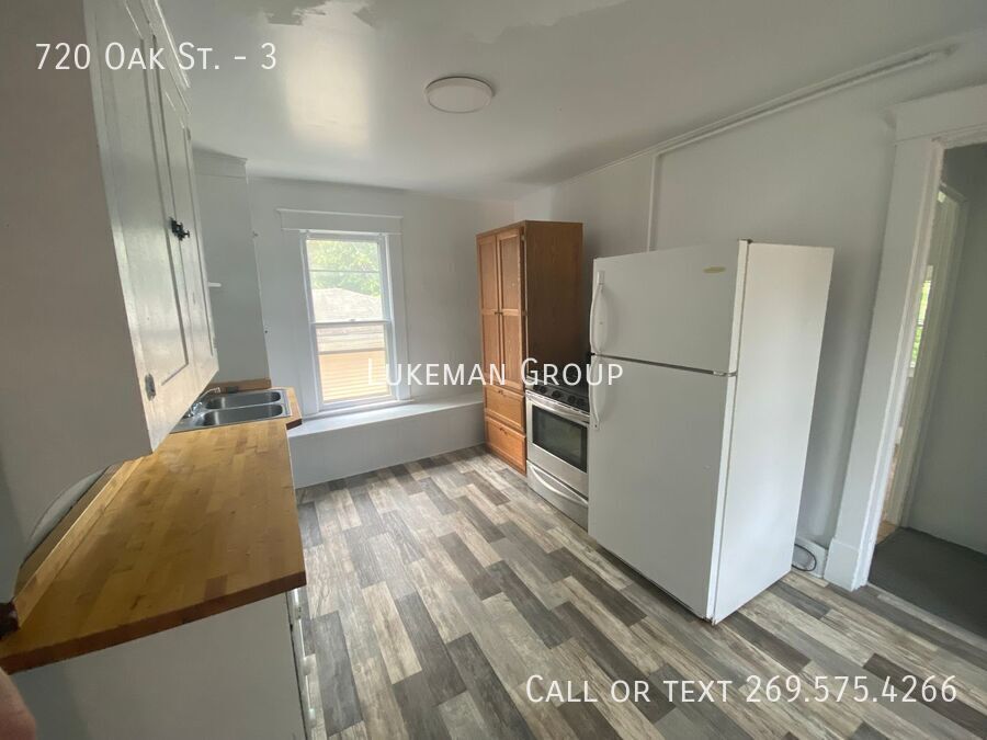 Primary Photo - 720 Oak St