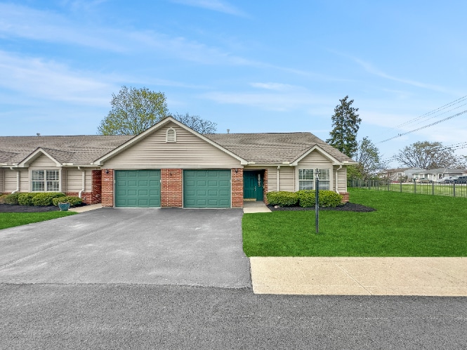 Primary Photo - Beautiful 2 Beds 2 Baths Villa w/ Sunroom