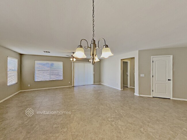 Foto del edificio - 928 W Desert Canyon Dr