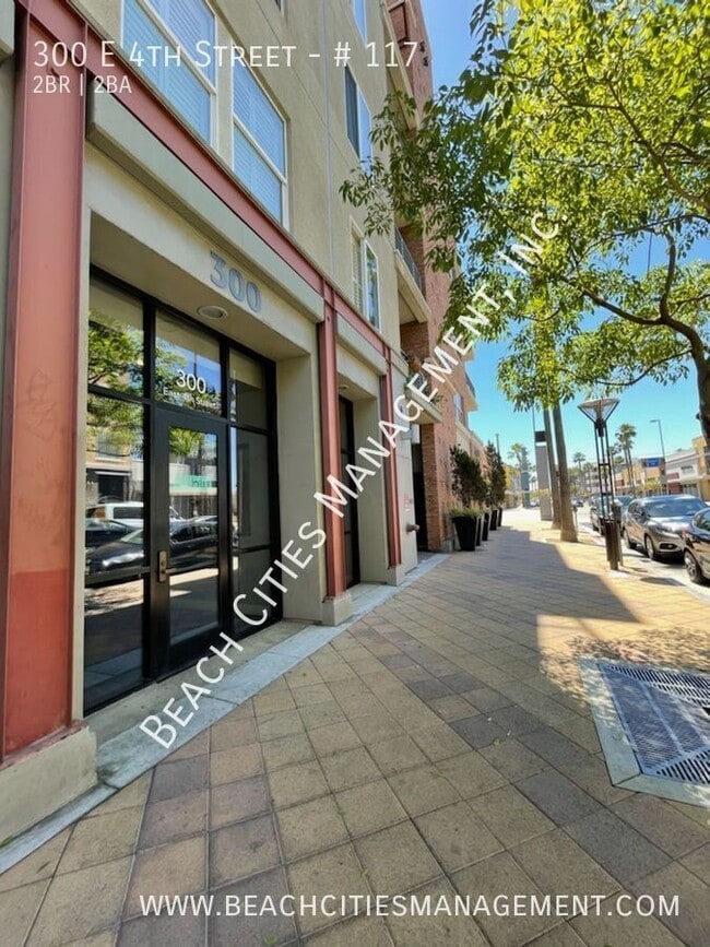 Building Photo - 300 E 4th St