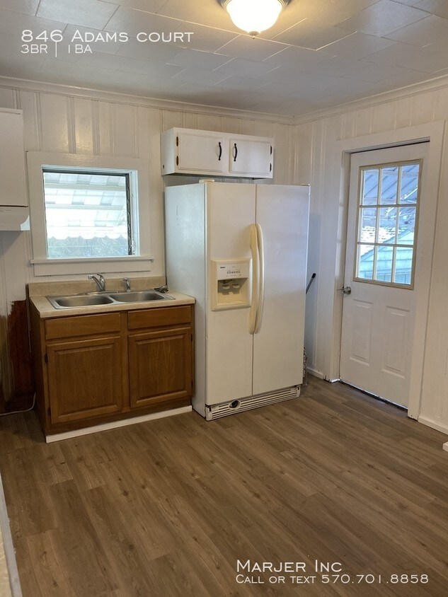 Primary Photo - 3 bedroom 1/2 double for rent
