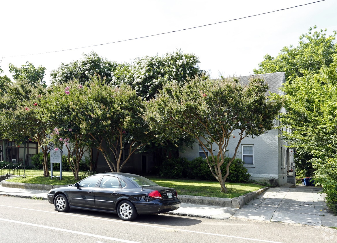 Primary Photo - Weybridge Apartments