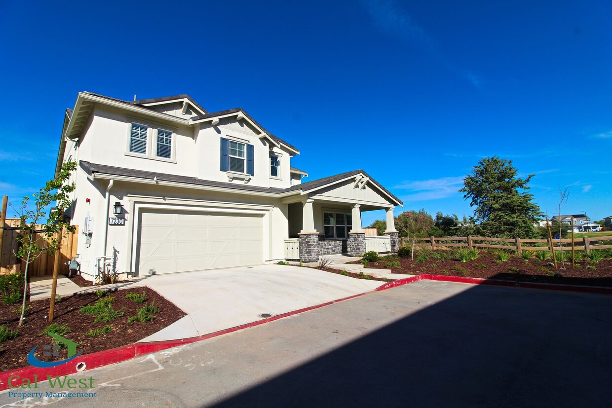 Primary Photo - $4695 - Huge 5 Bedroom 4-1/2 Bath Lennar H...