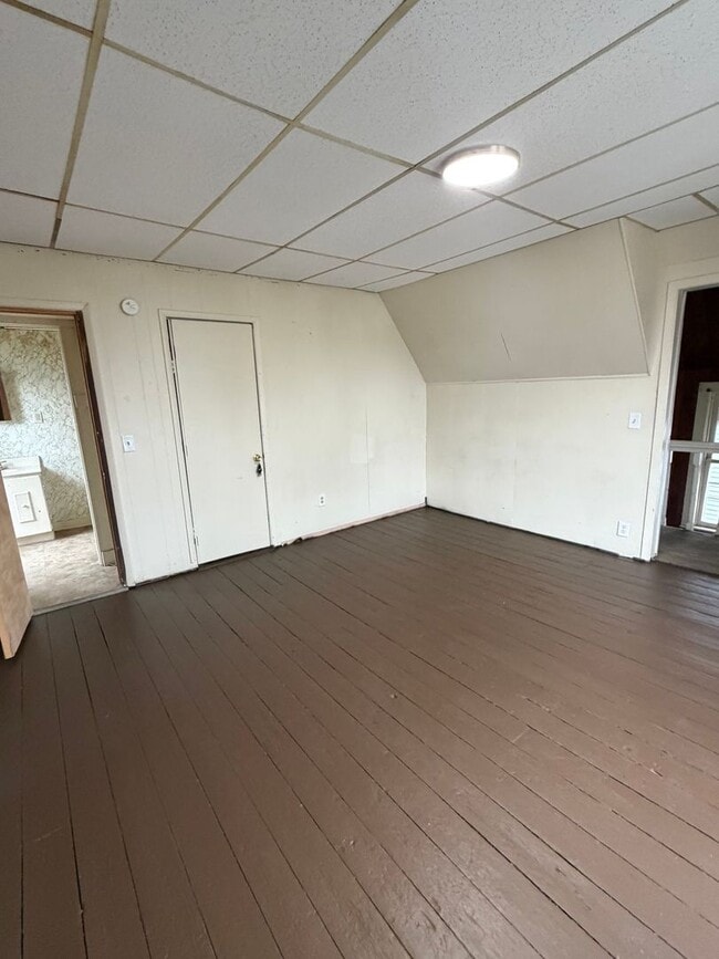 Building Photo - Two bedroom, upstairs duplex