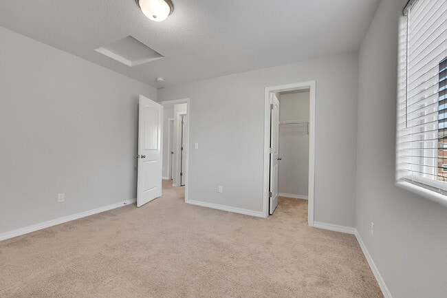 Building Photo - $2,595.00, 3 beds, 2.5 bath, Single Family...