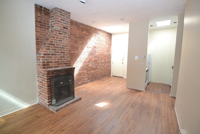 Building Photo - 67 St Germain St