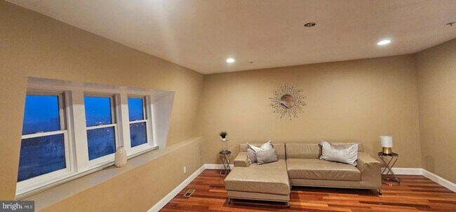 Building Photo - 2206 Eutaw Pl