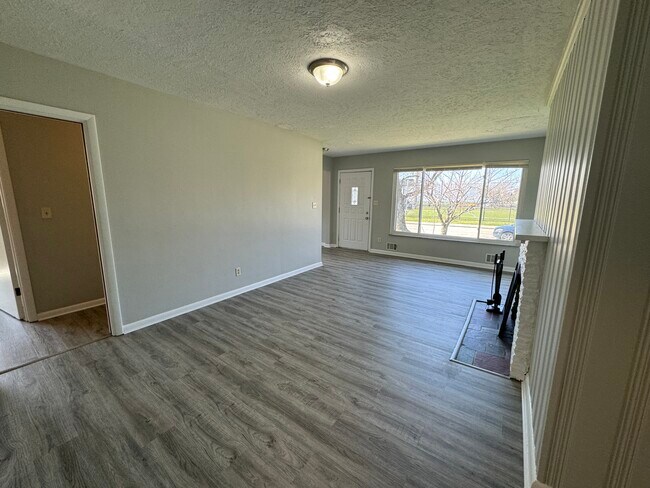 Building Photo - 2994 Mount Holyoke Rd