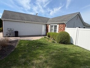 Building Photo - 8 Hillview Ct