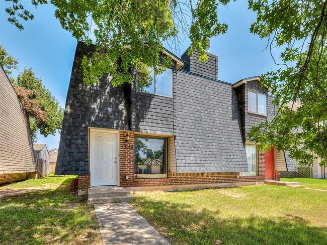 Building Photo - 1329 Eastgate Dr