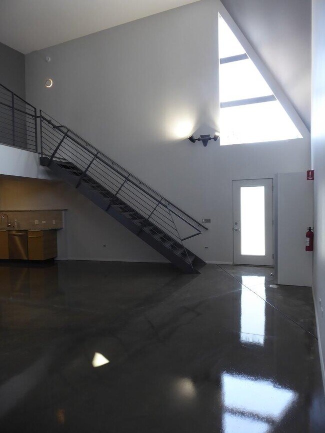 Foto del edificio - 1310 Hartrey Ave