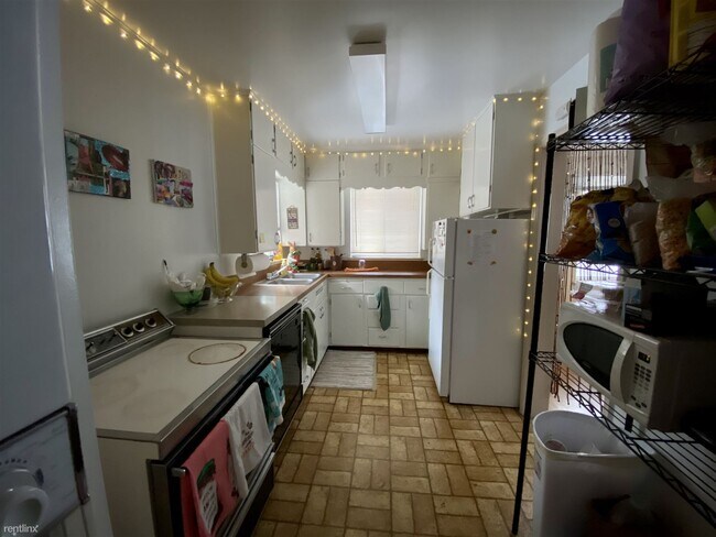 Building Photo - 2 br, 1 bath Duplex - 864 18th Street 1