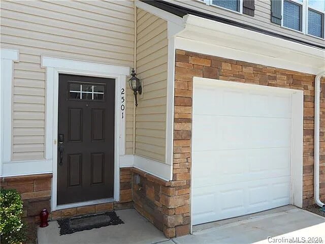 Foto del edificio - 2501 Silverthorn Dr