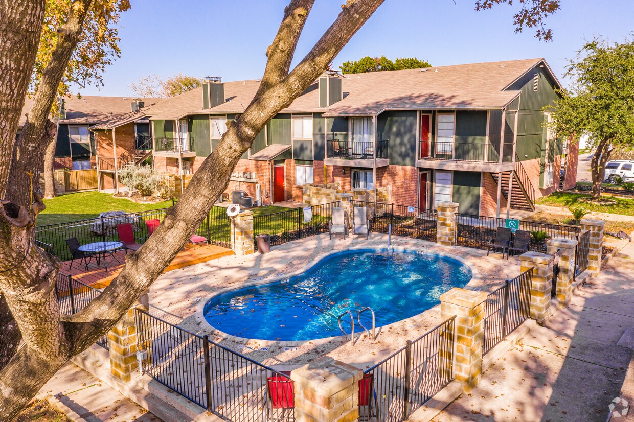 Gruenewood Villa Apartments Apartments in New Braunfels, TX