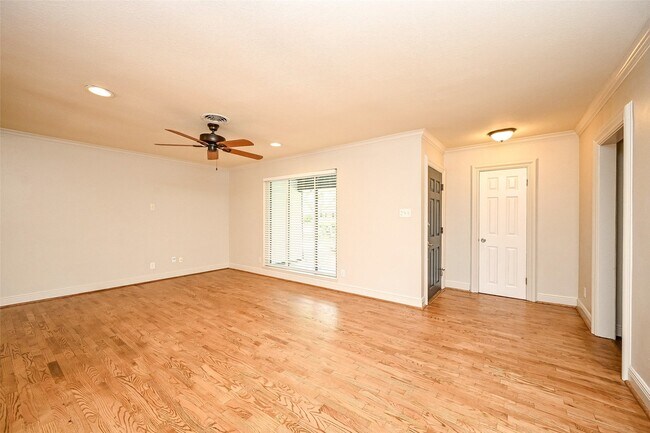 Foto del edificio - 9535 Meadowbriar Ln