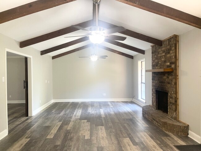 Building Photo - 114 S Meadow Ln