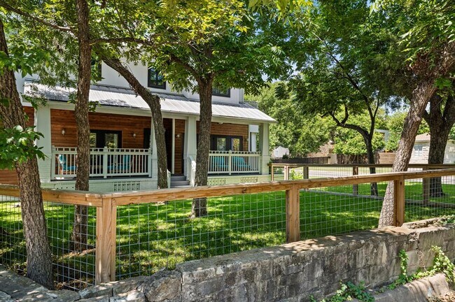 Foto del edificio - 2413 Sharon Ln