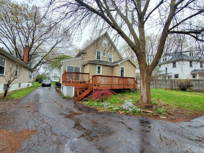 Building Photo - 202 Arbordale Ave