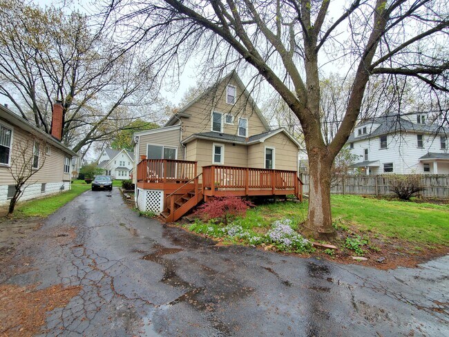 Foto del edificio - 202 Arbordale Ave