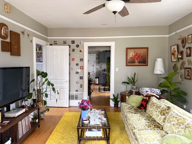 Building Photo - 919 E Clarke St