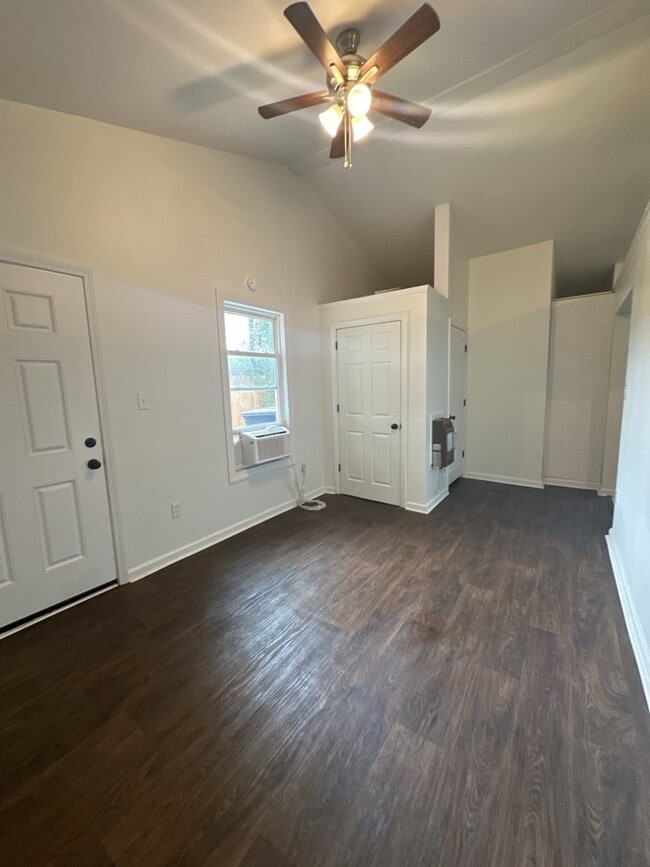 Building Photo - 133 Preston Rd