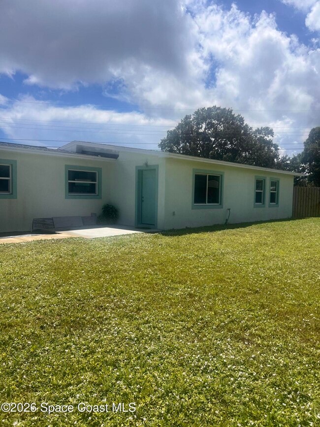 Building Photo - 511 Palm Ave