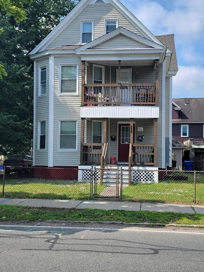 Building Photo - 256 White St
