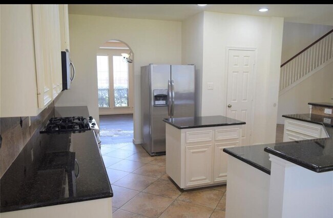Building Photo - 803 Lazy Springs Ln