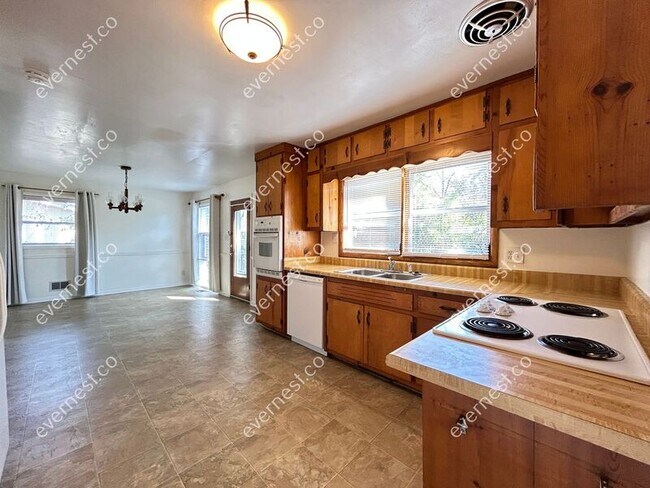Foto del edificio - 2418 Crockett Dr SE