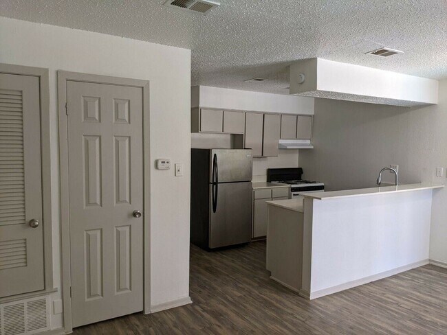 Foto del edificio - 8505 Shoal Creek Blvd