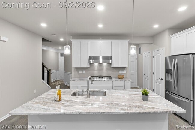 Building Photo - 4819 Glenora Dr