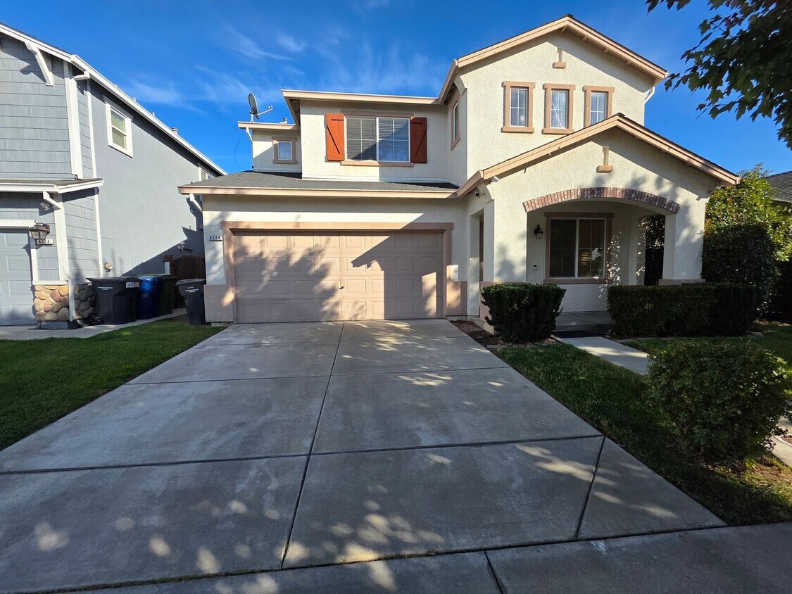Foto principal - 4 bedroom in north Turlock!