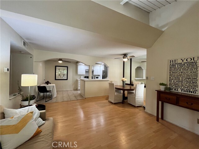 Foto del edificio - 3719 Country Club Dr