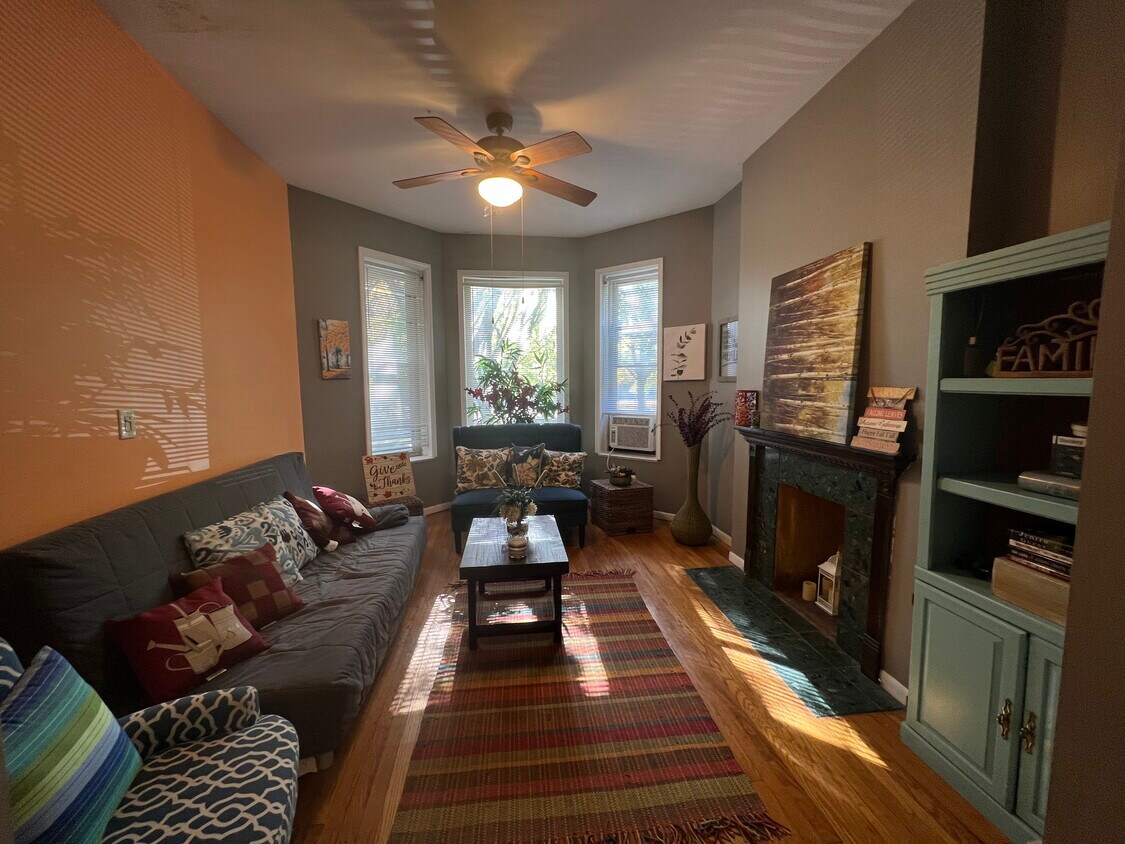 Primary Photo - 1516 W Thome Ave