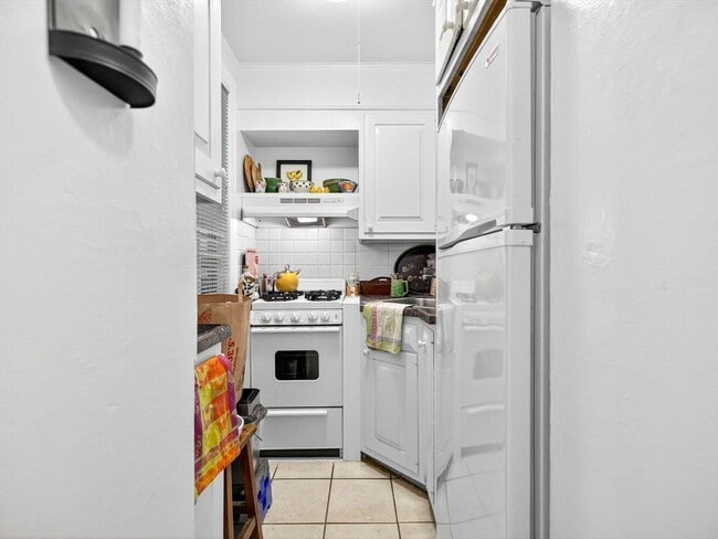 Building Photo - 49 Beacon St