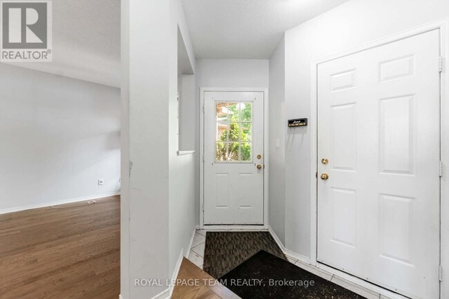 Building Photo - 18 Ravenscroft Ct