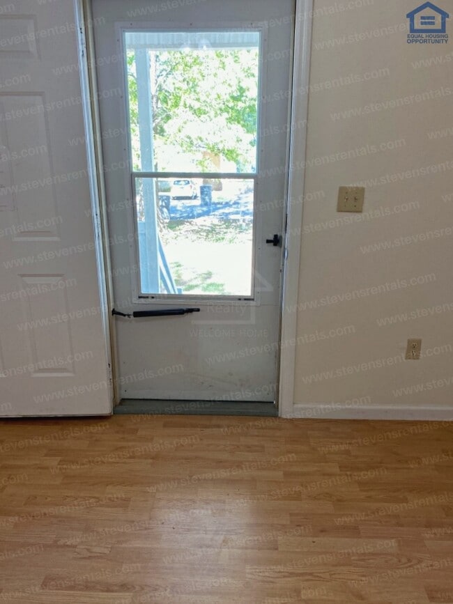 Building Photo - 157 Bybee Woods Dr