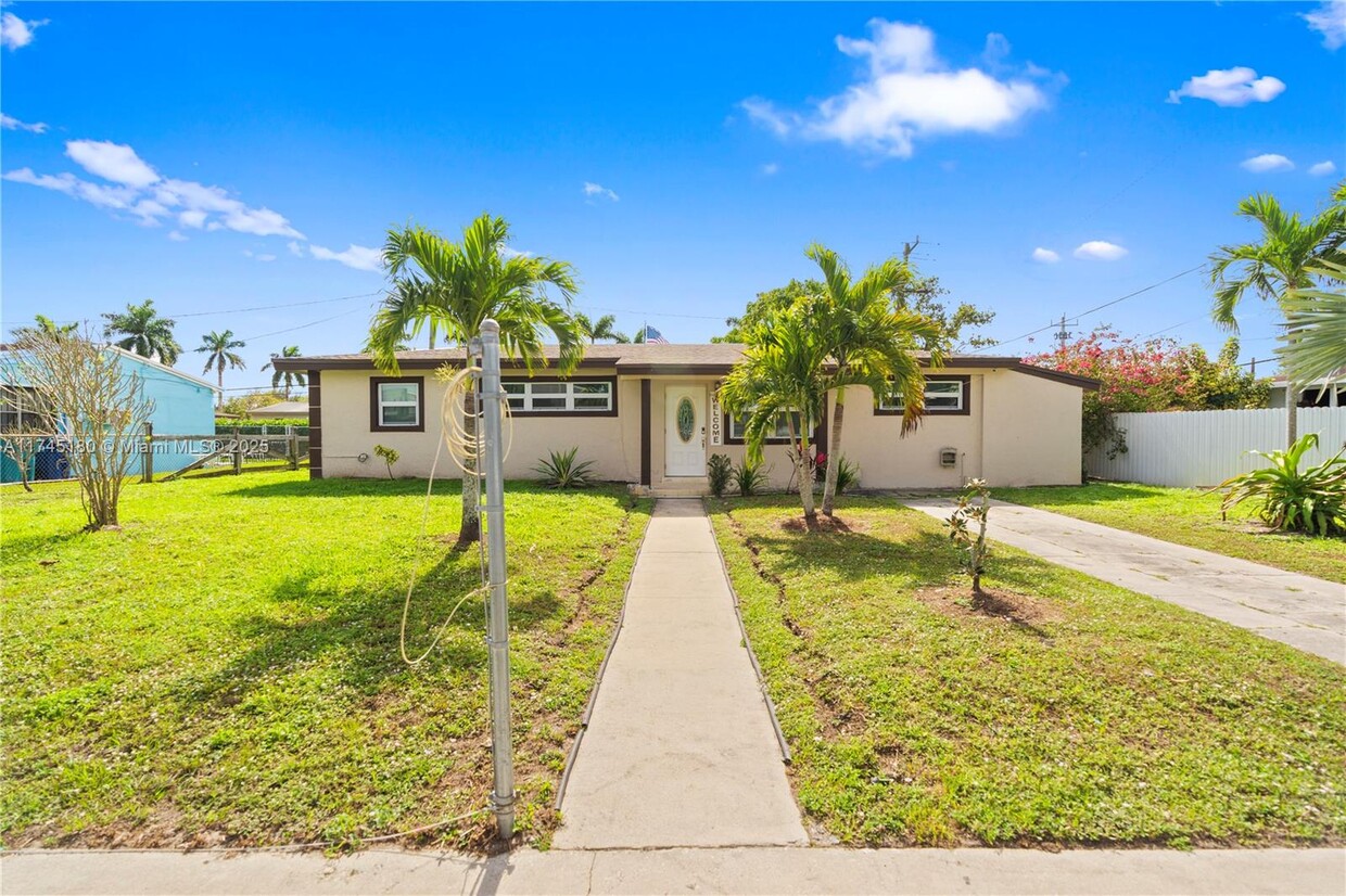 Foto principal - 3120 NW 176th St