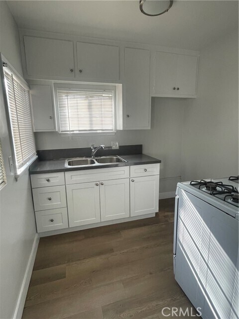 Building Photo - 9418 Las Tunas Dr
