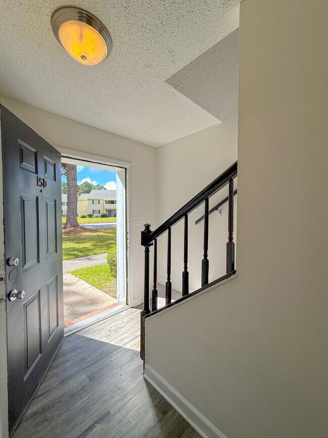 Building Photo - 301 Village Dr