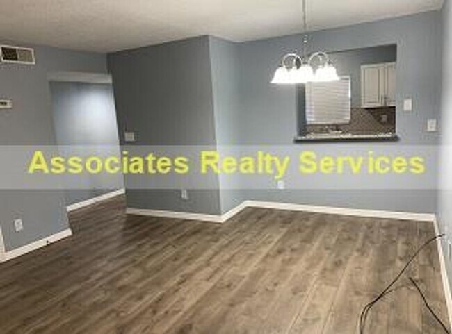 Foto del edificio - 2 Bed/2.5 bath End Unit Town home!  LOOK !!!