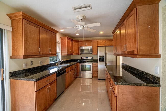 Foto del edificio - 8410 Cypress Ln