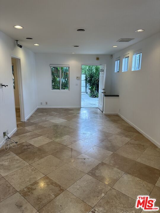 Building Photo - 2454 Penmar Ave