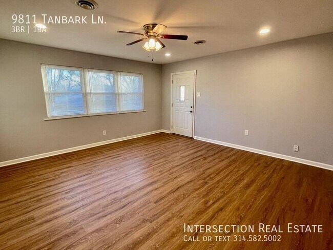 Foto del edificio - 9811 Tanbark Ln