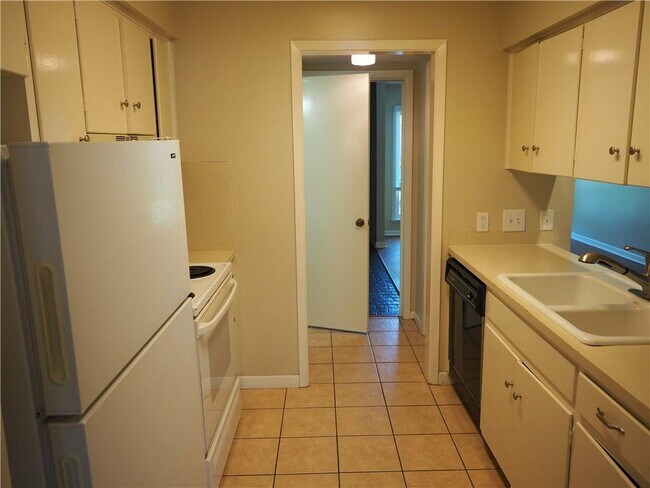 Foto del edificio - 2316 Enfield Rd