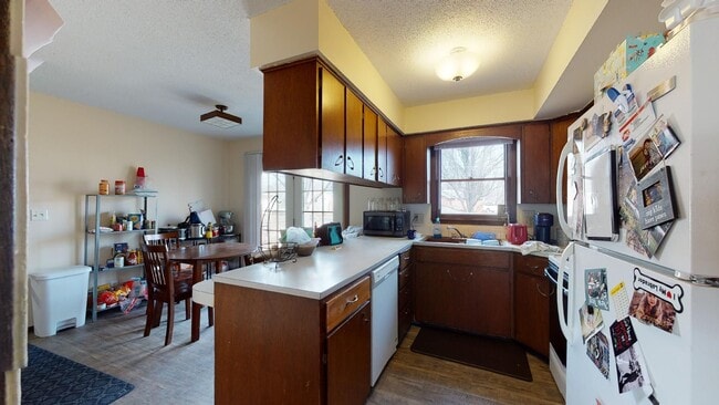 Building Photo - Available August 2026! 4 Bedroom Home close to Sawyer Elementary