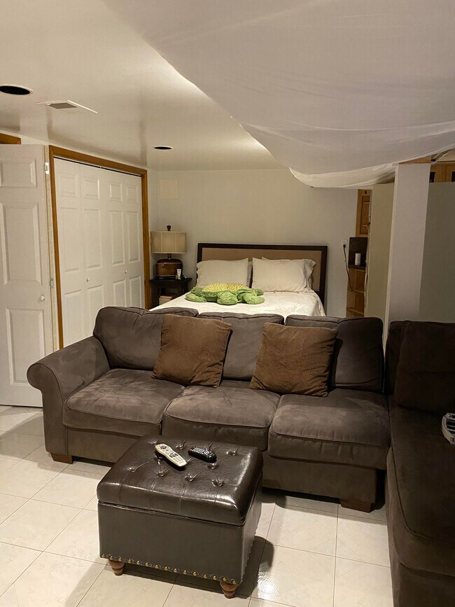 living area - 485 Rosedale Ave