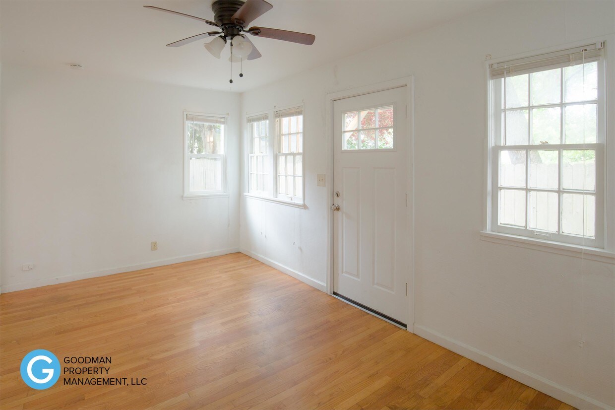 Building Photo - 520 19th St NE