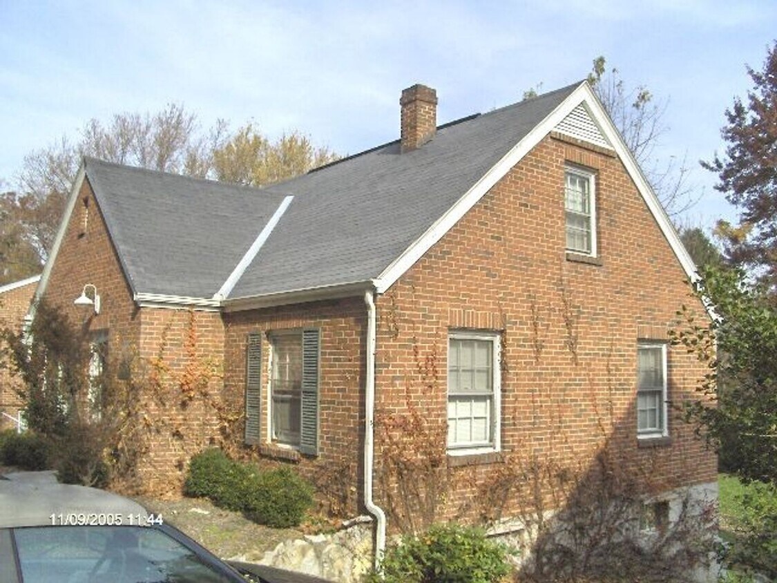 Foto principal - 3 Bedroom 1 Bath House